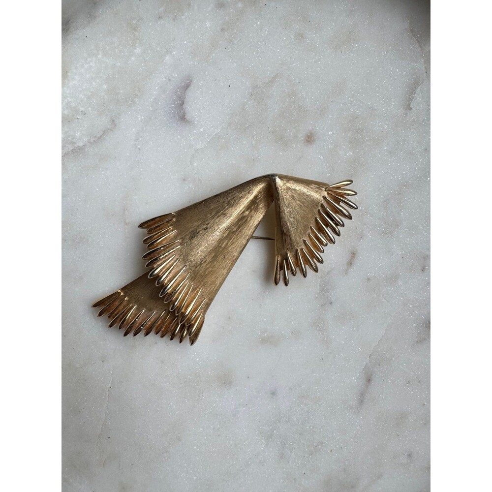 Crown Trifari Alfred Phillipe Fringed Vtg Gold Textured Bow Brooch Pin signed